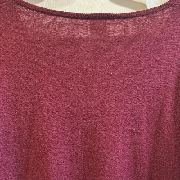 FADED GLORY LIGHT WEIGHT SWEATER BORDEAUX COLOR LONG SLEEVE
SIZE LARGE (12/14) - Picture 7 of 7